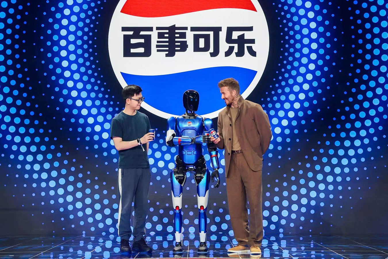 星空电竞机器人携手百事中国共创“百事蓝宝” 共燃渴望新章